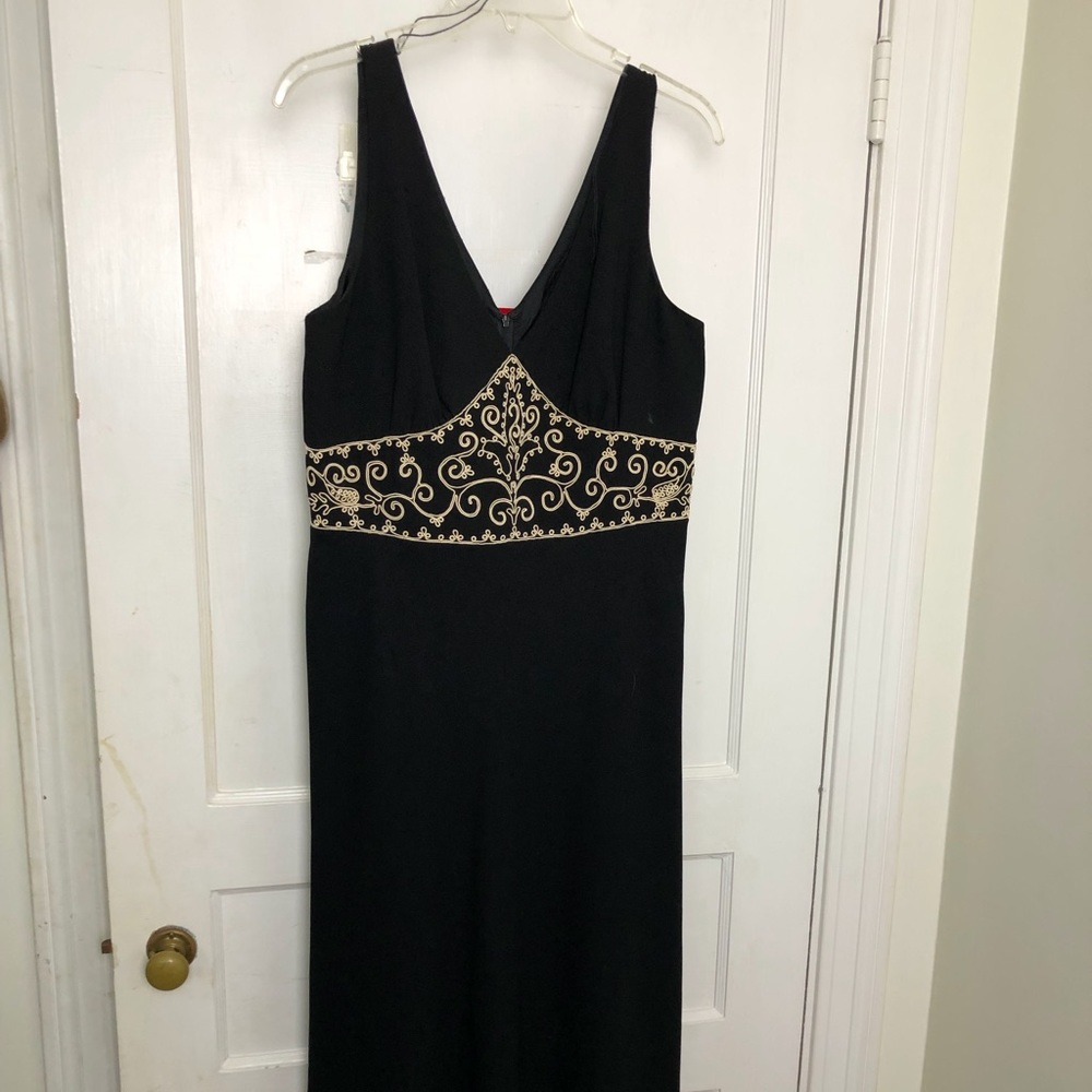 Black Sleeveless Dress